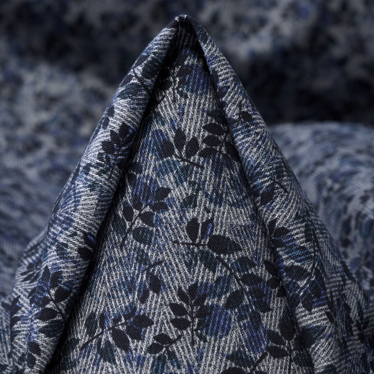 Gent Row Floral Twill Cotton Button Down Shirt in Blue